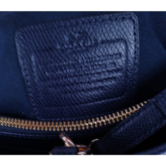 Vintage Authentic Coach Navy Handbag Medium Size - Picture 8 of 12